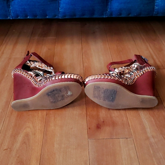 Boutique 9 Wedge Rose Gold Sandals - Picture 6 of 7